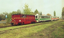"Pociąg turystyczny z lokomotywą Lxd2", stacja Piaseczno, 1998. Fot. Jerzy...